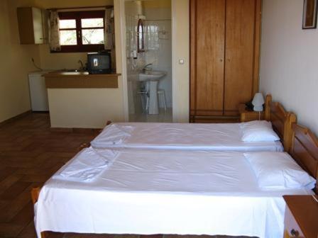 Hotel Heleni Apartments Epidaurus Værelse billede